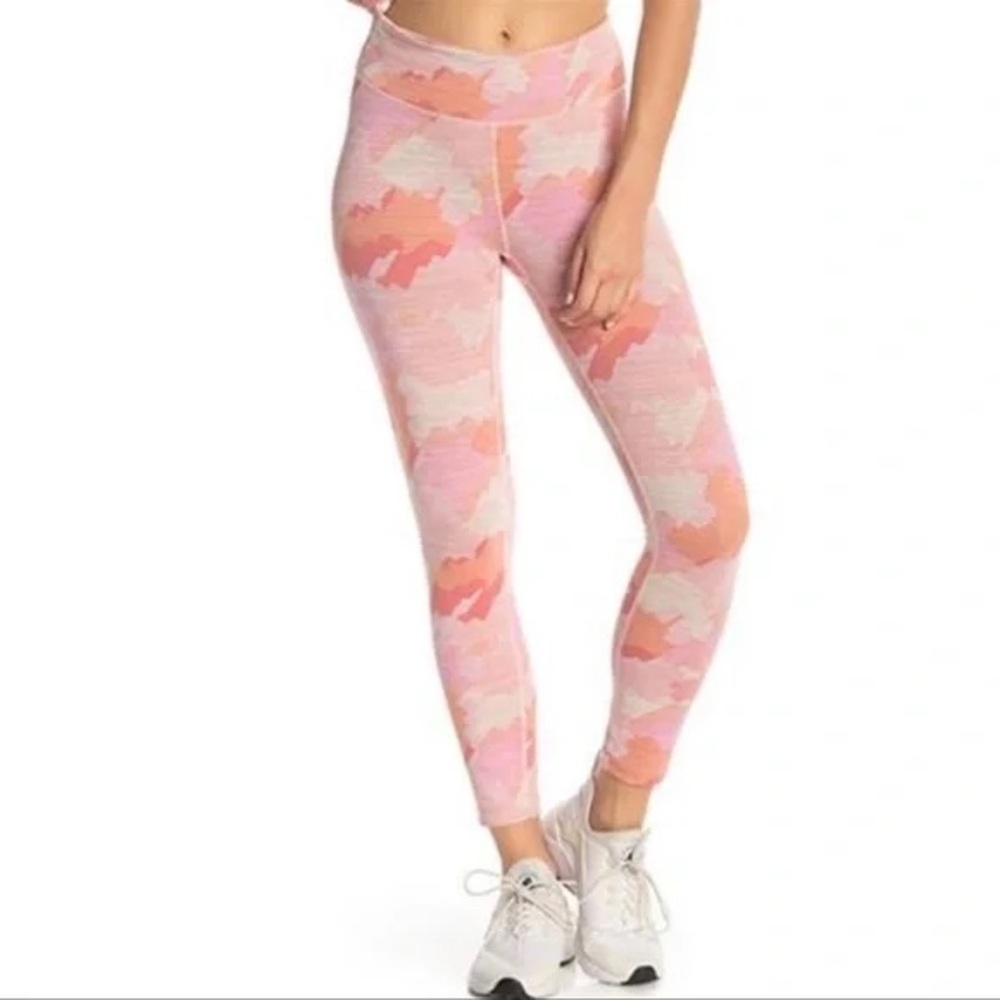 Outdoor Voices TechSweat 7/8 Leggings in Pink Camo - Size M